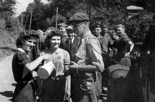 Belgian greet the liberated locals