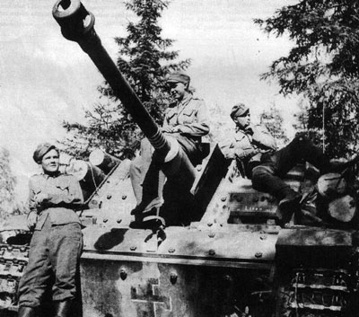 Finnish assault gun crew with their Sturmi