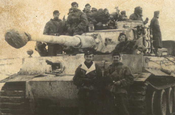 Otto Carius (left) and Oberfeldwebel Zwetti (right) in front of Zwetti’s Tiger tank.