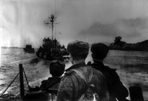 Soviets head for shore