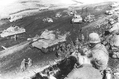 4. Panzerarmee SS-troops break east towards the pocket