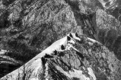 A view of an Alpini squad garrisoning a mountaintop.
