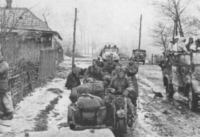 SS troops on the outskirts of Kharkov