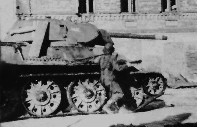 T-34 mod 1941/42 with Kill rings painted on the turret.