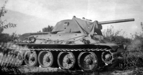 T-34 mod 1941/42 using a flag that’s tied down over the front of the turret.