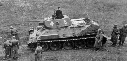 T-34 mod 1941/42 using a flag that’s tied down on the rear panel of tank.