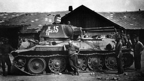 : T-34 mod 1942/43 using a two-digit number on the side (Front section) of the turret.