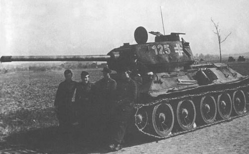 T-34/85 using a three-digit number on the side (Front section) of the turret.
