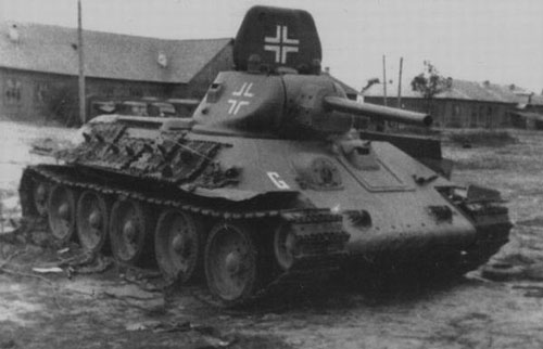 T-34 mod 1941/42 using a German Cross on the side (Front section) of the turret, and on the turret hatch (Front Section).