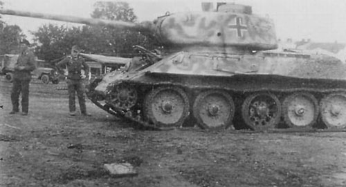 T-34/85 using a German Cross on the side (Mid section) of the turret.