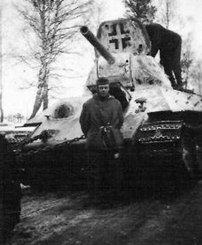 T-34 mod 1941/42 using a German Cross painted only with black.