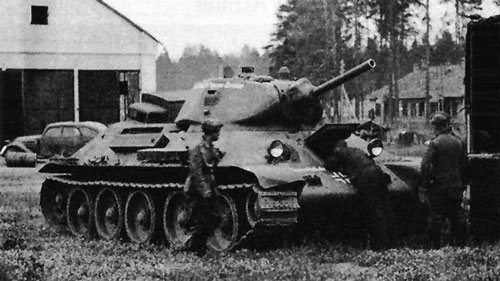 T-34 mod 1941/42 with some writing on the side (Front section) of the turret, and on the front panel of the tank.
