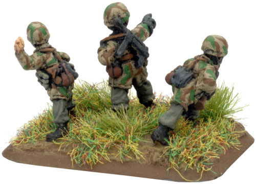 Fallschirmj&auml;ger 7.5cm PaK40 Anti-Tank Platoon Command SMG Team (GBX33)