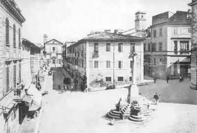 A square near Orsini Castle.