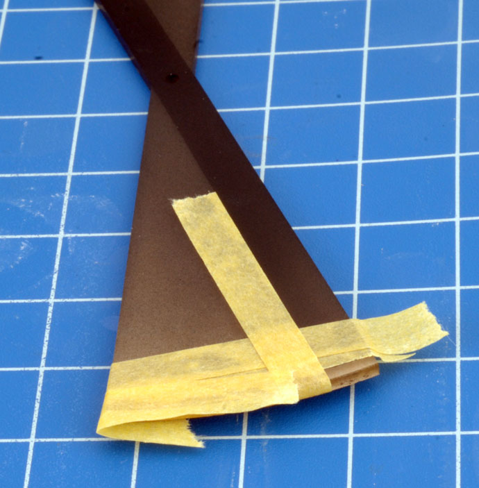 Using tape to mask the blade tip. Using tape to mask the blade tip.