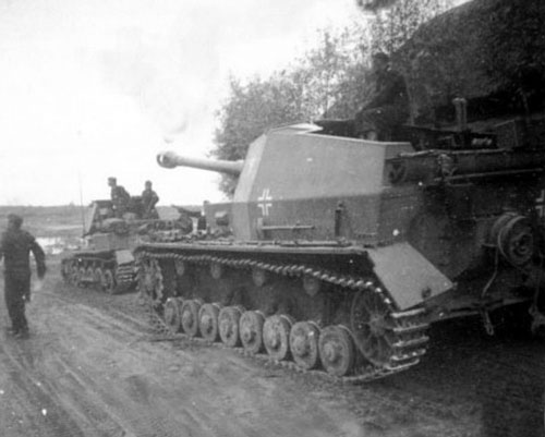 Dicker Max on the move with a Panzerjager I