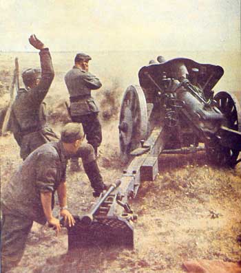 10.5cm leFH18 in action on the Russian front 1941