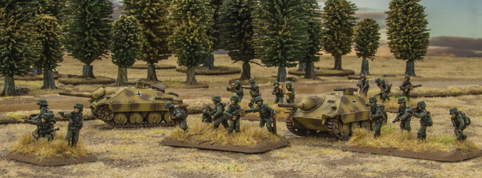 Marine-Grenadiers and Hetzer tank-hunters