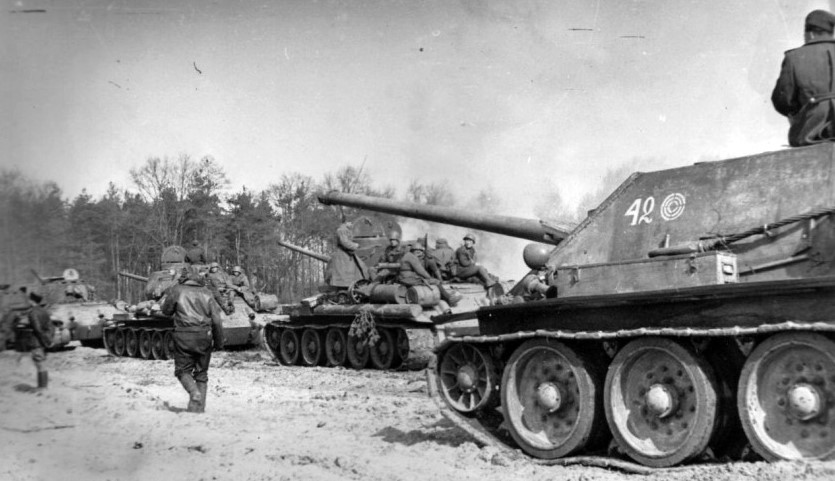 SU-85M and T-34s