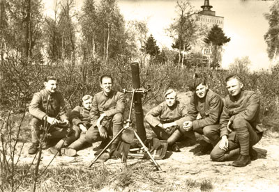 Dutch mortar team