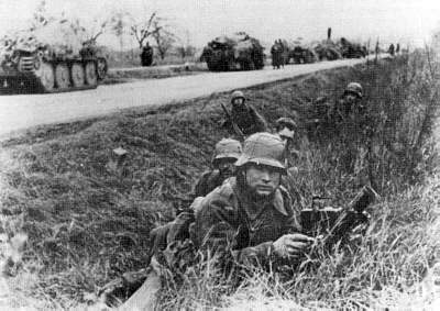 A Hungarian Light Mortar team fighting in 1944