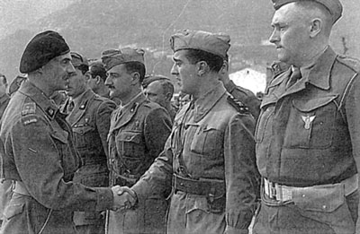 A Polish officer congratulates some Italians of the CIL.