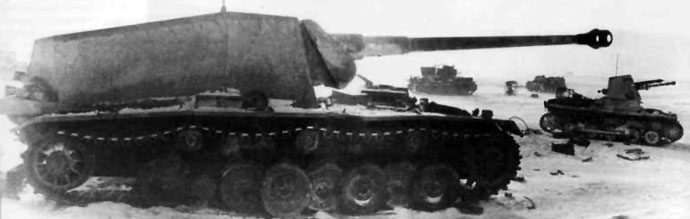 The Sturer Emil ‘Moritz’ abandoned next to a Panzerjäger I from Panzerjäger-Abteilung 521