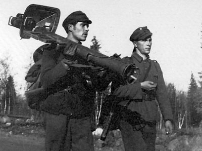 Finnish infantry with a Panzerschreck