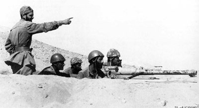 Folgore defenders man a 47/32 anti-tank gun