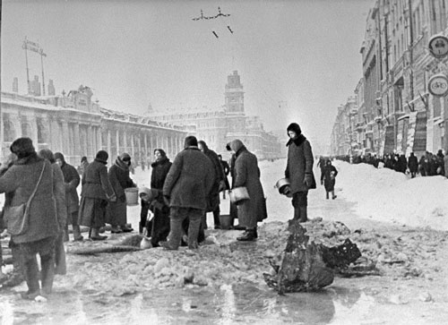 Hold The Line!: Part One Famous Last Stands of World War Two