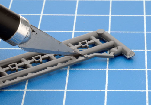 Cutting the mounting rail off the sprue 