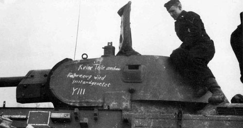T-34 mod 1941/42 with some writing on the side (Front section) of the turret. “Keine Teile ausbeute ahrzeug Wird Instandgesetzt” “No parts yielded Vehicle is repaired”