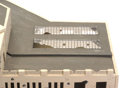 Right wing roof