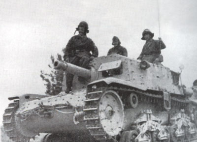 A Semovente of the second Gruppo sent to Libya, you can just make out the smaller yellow and black triangle pointing up.