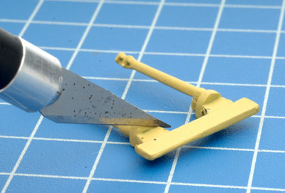 Cutting the 8.8cm Pak43 barrel from the spure