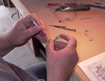 Working on the 15cm siG33 gun 